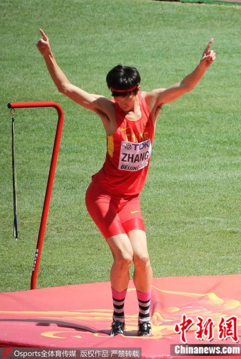 张国伟领奖台“龙吸水”瞬间再燃极限梦想，冲