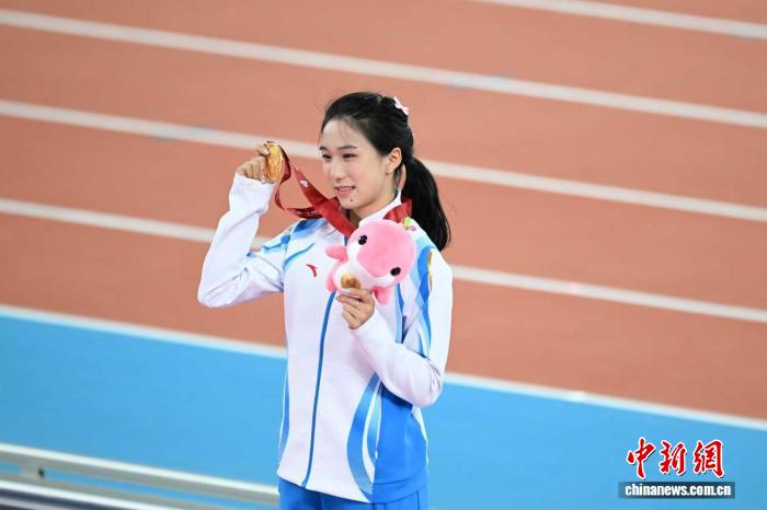 十五运田径赛场多项目诞生新王者 刘景扬女子
