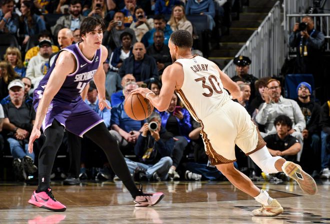 库里复出难挽勇士颓势，季后赛前景堪忧