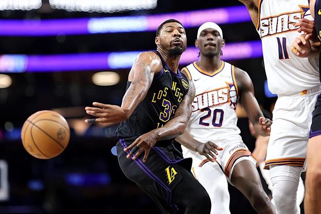 湖人轻取太阳 斯马特复出助球队锁定西部前四