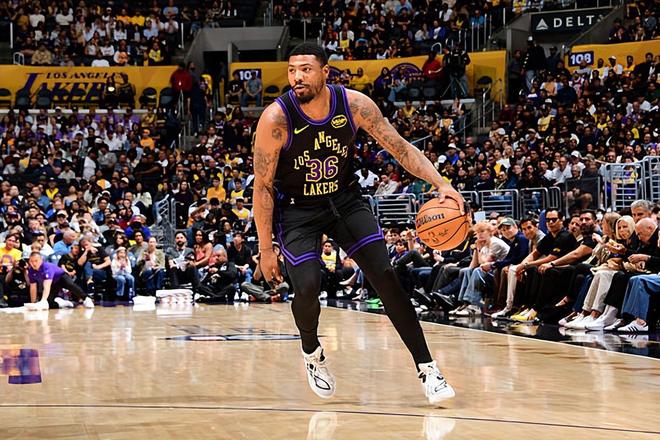 湖人轻取太阳 斯马特复出助球队锁定西部前四