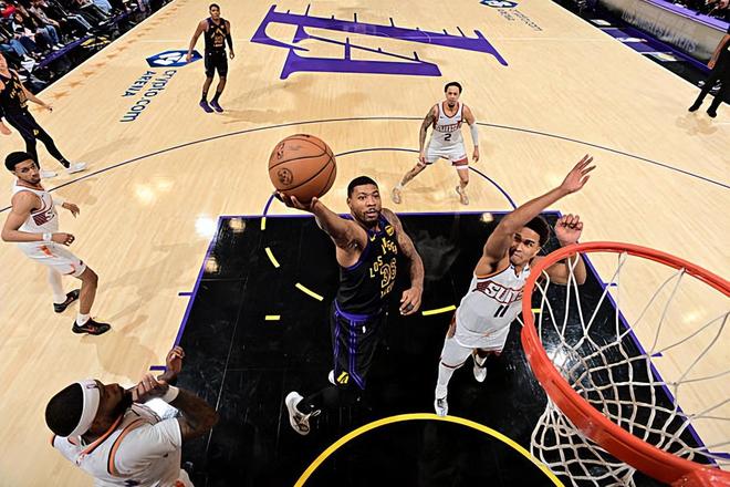 湖人轻取太阳 斯马特复出助球队锁定西部前四