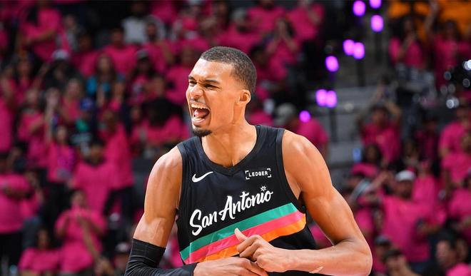 文班亚马季后赛首秀炸裂 35分创马刺队史纪录