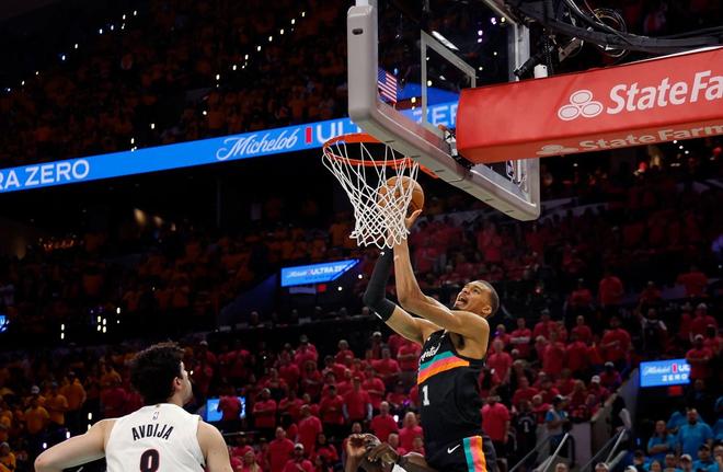 文班亚马季后赛首秀炸裂 35分创马刺队史纪录